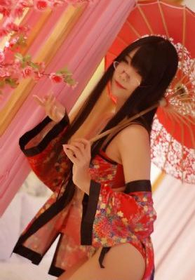 qq头像女生欧美风黑白_国语版完整版
